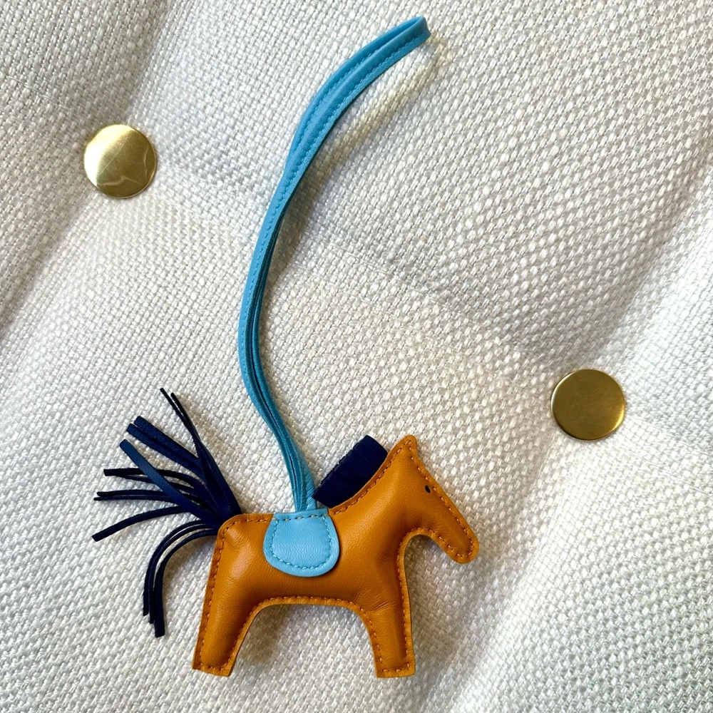 Hermes Rodeo PM Agneau Milo Brown
Blue Bag Charm - Picture 3 of 10